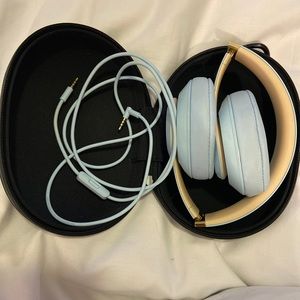 Studio 3 wireless beats for sale!